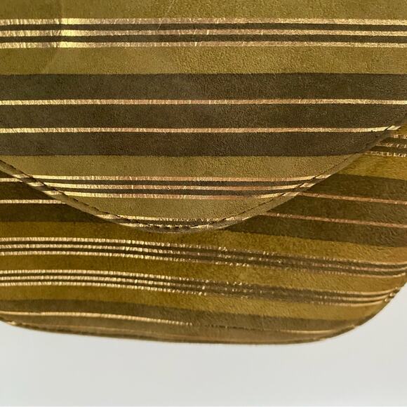 Captiva Vintage Gold Metallic Leather olive green Ouse with detachable strap - Picture 11 of 11